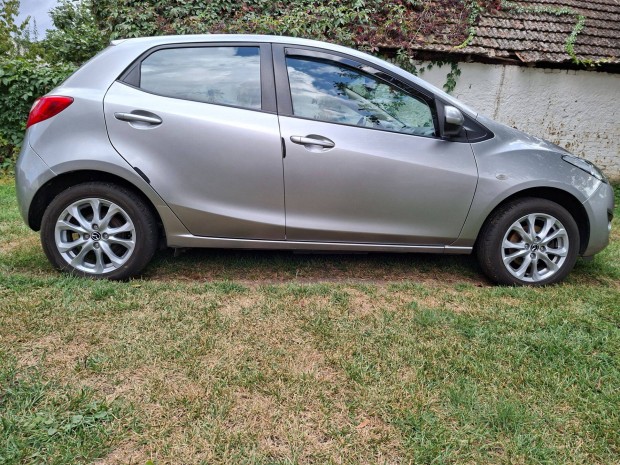 Elad Mazda2 2011.04. 1.3i benzines aut 112159 km, mszaki 2026.07