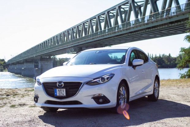 Elad Mazda 3 Sedan