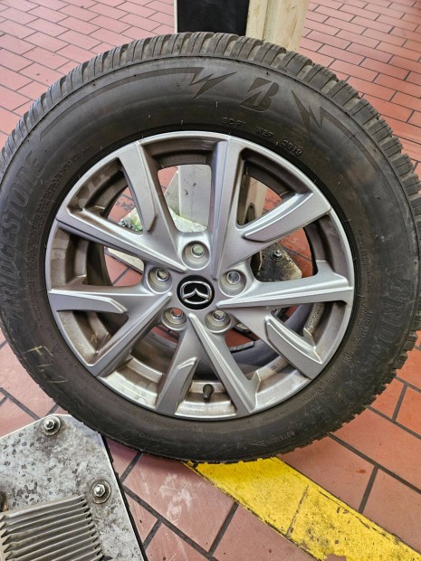 Eladó Mazda CX-3 téligumi szet, sérülésmenetes, defektmentes