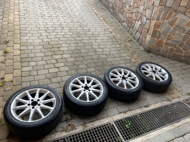 Eladó Mercedes 17" felniszett Vredestein gumival