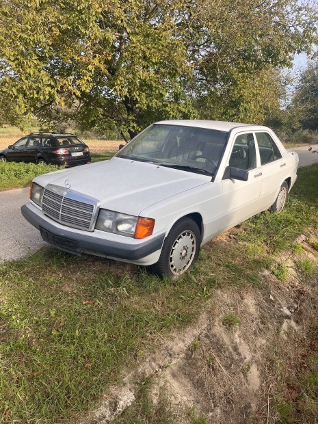 Elad Mercedes 190D, srlt, lejrt okmnyokkal 