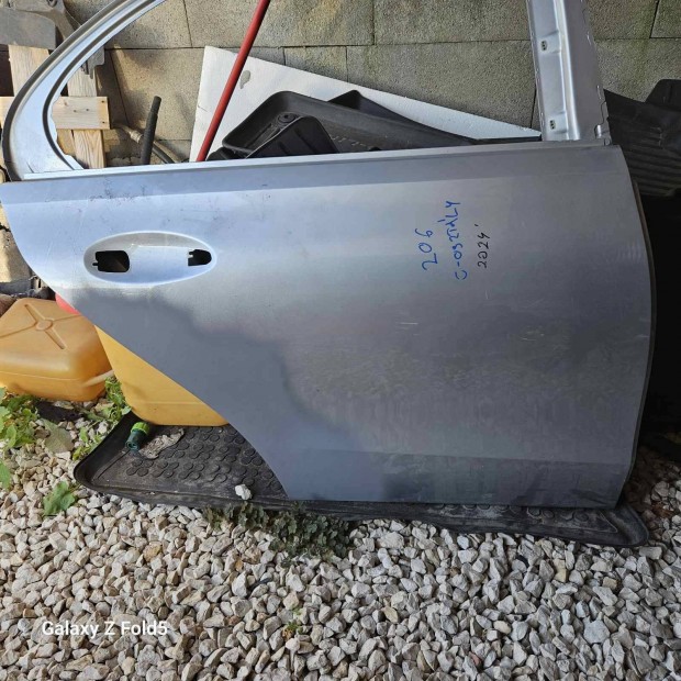 Elad� Mercedes 206C , leg�jabb C oszt�ly jobb h�ts� ajt�
