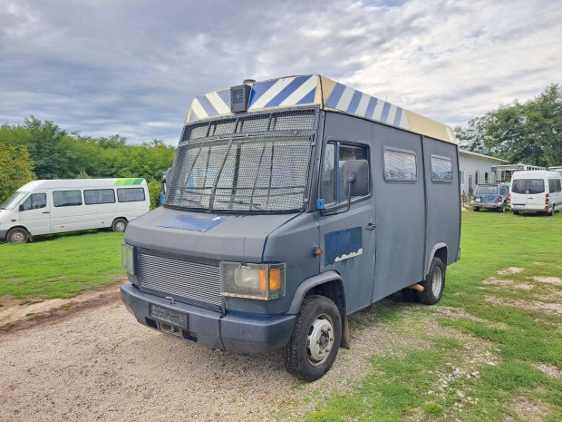 Elad Mercedes-Benz Mercedes 609D Vario bevetsi kocsi csapatszllt