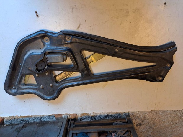 Elad� Mercedes-Benz Sprinter jobb els� ablakemel� motor �s szerkezet