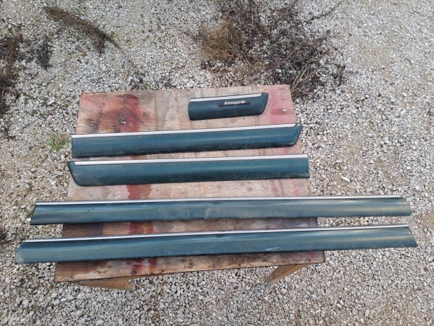 Elad� Mercedes-Benz W210 d�szl�c szett / W 210 d�sz l�c Avantgarde