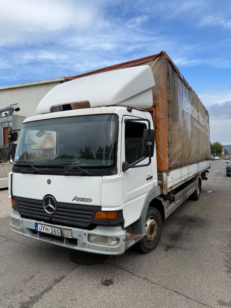 Eladó Mercedes-Benz emelőhátfalas teherautó