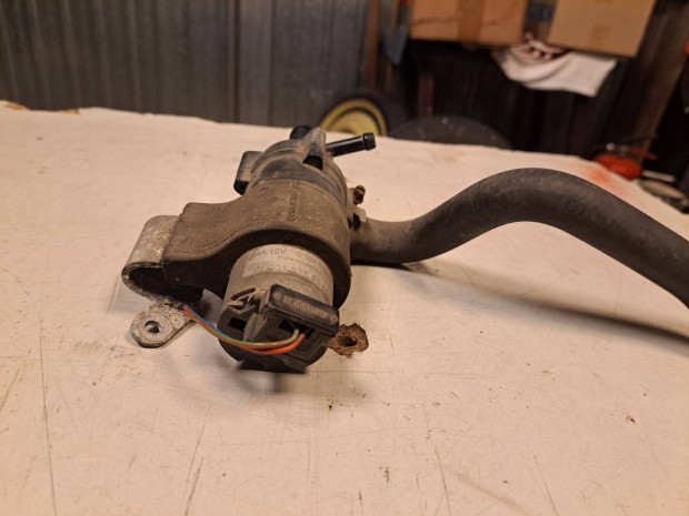 Elad� Mercedes-Benz kieg�sz�t� keringet� szivatty� / p�t v�zpumpa