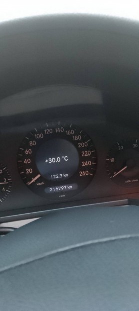 Eladó Mercedes E200 friss műszakival