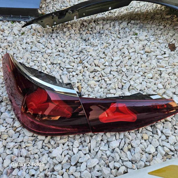 Elad� Mercedes E oszt�ly 2025 bal h�ts� l�mpa