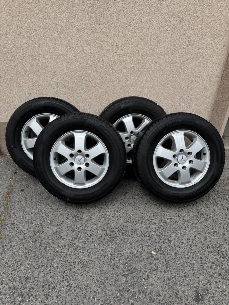 Eladó Mercedes Gyári Felni Garnitúra nyári gumival 235/65 R16C