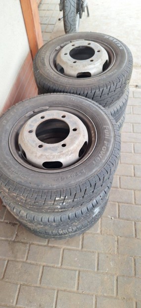 Eladó Mercedes Sprinter felnik gumival 6db,15"