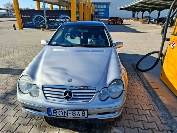 Elad� Mercedes benz sport coup� kev�s kil�m�terrel