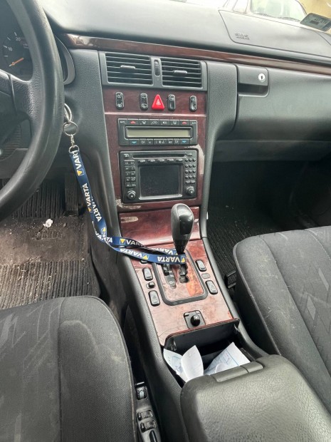 Elad� Mercedes w-210-es