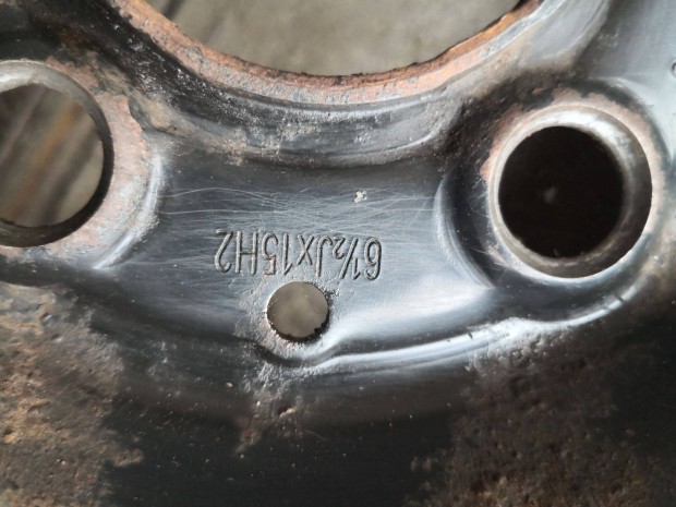 Elad� Merc�desz lemezfelni d�szt�rcs�val. 15 col