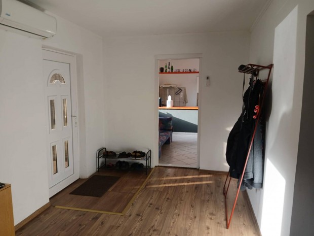 Elad� Mez�kov�csh�z�n 3 szob�s csal�di h�z tulajdonost�l 