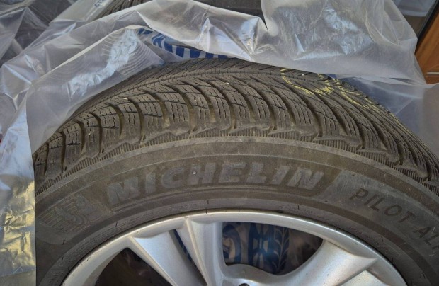 Eladó Michelin Alpin 5 SUV prémium téli abroncs 4 db