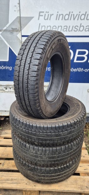 Eladó Michelin M+S 225/75 R16 CP nagyteherbirású gumik.