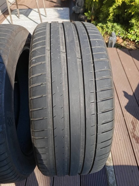 Elad� Michelin Pilot Sport EV ny�ri gumiszett - 255/45 R20