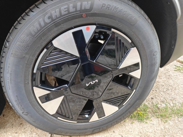 Elad Michelin Primacy 4 215\65 r17 (50 km futott)