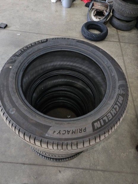 Eladó Michelin nyárigumi 235/55 R18
