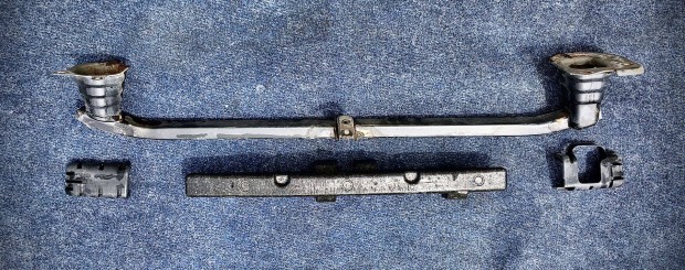 Eladó Micra K12 első lökhárító alkatrészek Bp/posta