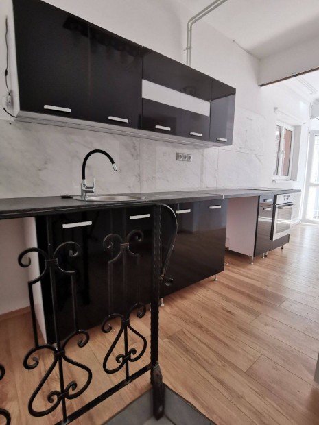 Elad� Miskolc belv�rosi csal�di h�z