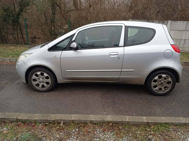 Elad� Mitsubishi Colt megb�zhat� kisaut�, friss kl�m�val!