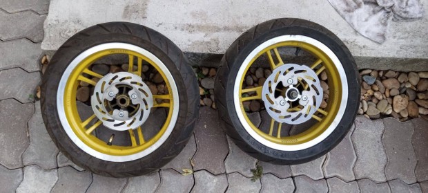 Eladó Motowell Magnet sport kerekek gumival!!!