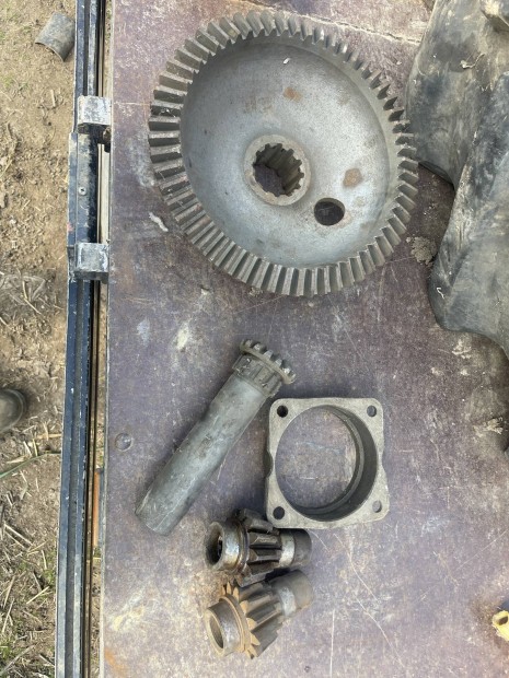 Elad� Mtz 82 alkatr�szek