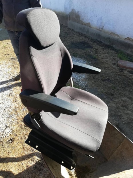 Eladó Mtz traktor ülés