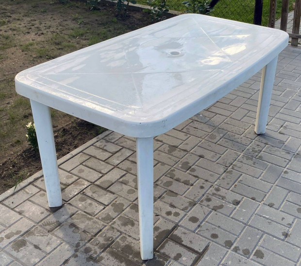 Elad Manyag Kerti Asztal 154x82cm