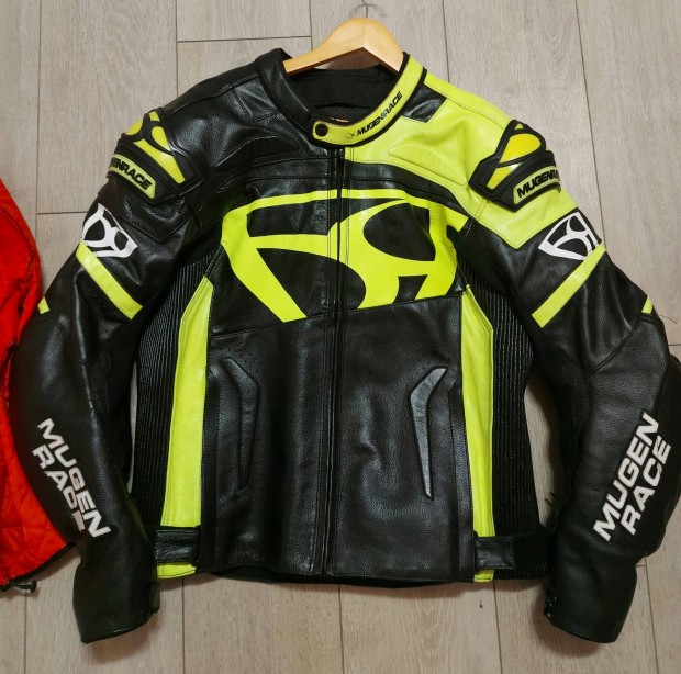 Elad Mugen Race motoros brkabt 56-os