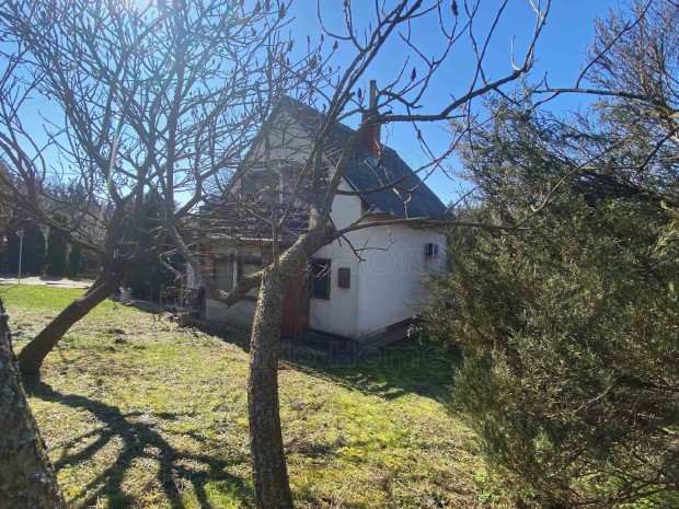 Elad� Nagykanizsa�n a Cs�nak�z�-t� k�zel�ben egy csal�di h�z, kiv�l�