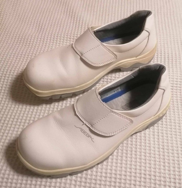 Eladó Nagyon Jó Minőségű "Abeba" Fehér Munkavédelmi Cipő (45 méret)