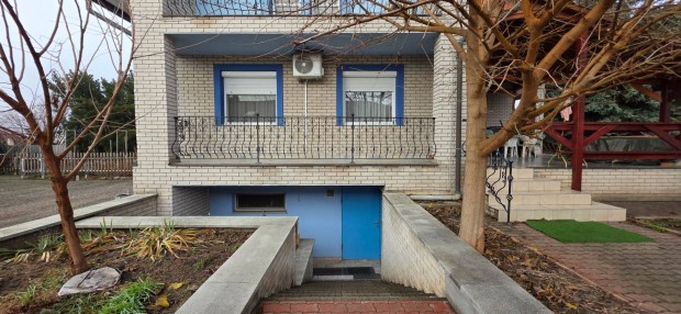 Elad� Nagyvenyimen egy 176 nm-es, 4 szob�s, 2 szintes csal�di h�z