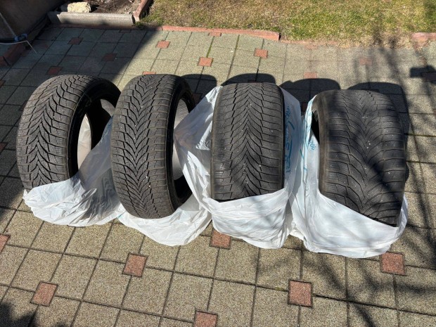 Eladó Nexen Nexen téligumi 245/45 R19 102 V TL 2024