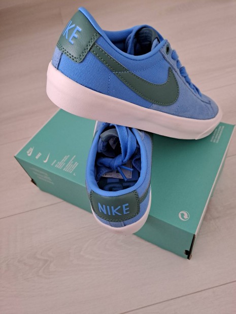 Eladó Nike cipők.