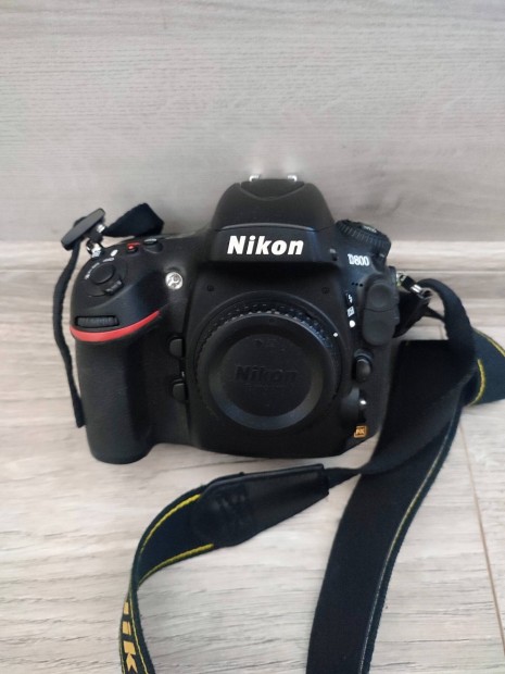 Elad Nikon D800 (12 ezer expo) szp llapotban. 
