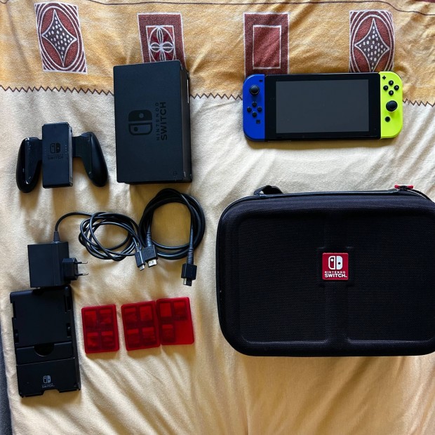 Eladó Nintendo Switch V2 - Sok Tartozékkal