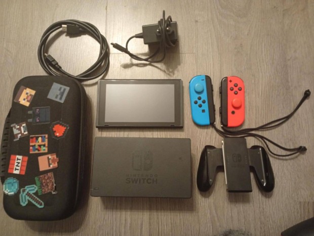 Elad Nintendo Switch. Hasznlt de jl vigyzott, apr hibval