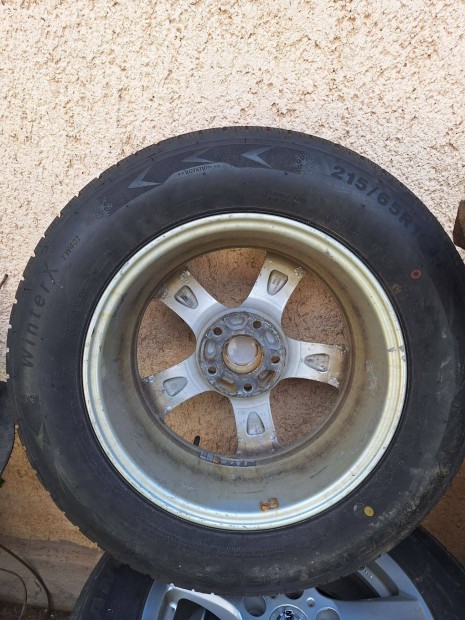 Eladó Nissan 16" alufelni garnitúra téli gumikkal