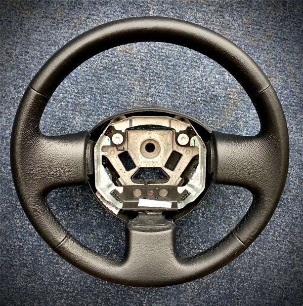 Eladó Nissan Micra K12 2008-utáni hibátlan bőr kormány. Bp/posta