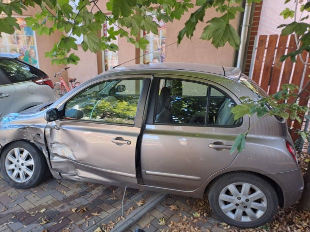 Eladó Nissan Micra K12 törött autó