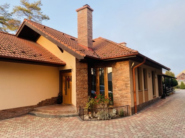 Elad� N�v�s csal�di h�z In�rcs