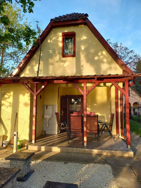 Elad� Nyaral� Cs�rdasz�ll�s