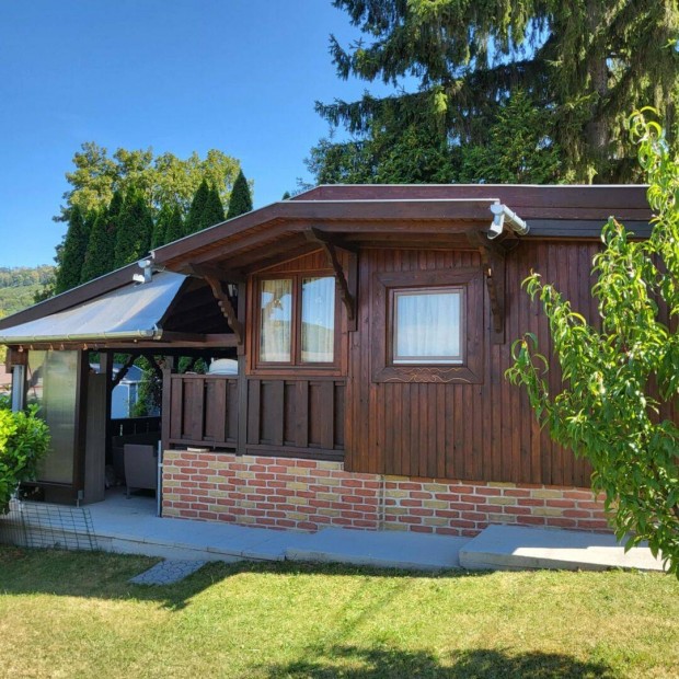 Elad� Nyaral� Orf�