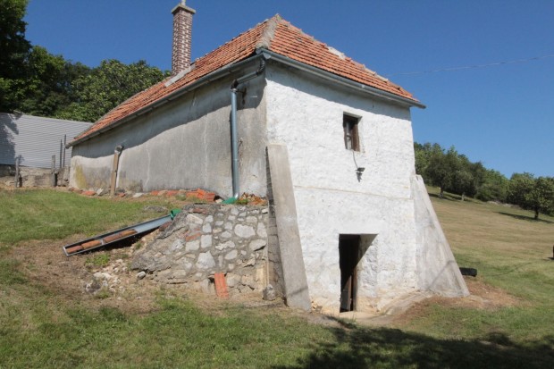 Elad� Nyaral�, P�csely 45.000.000 Ft