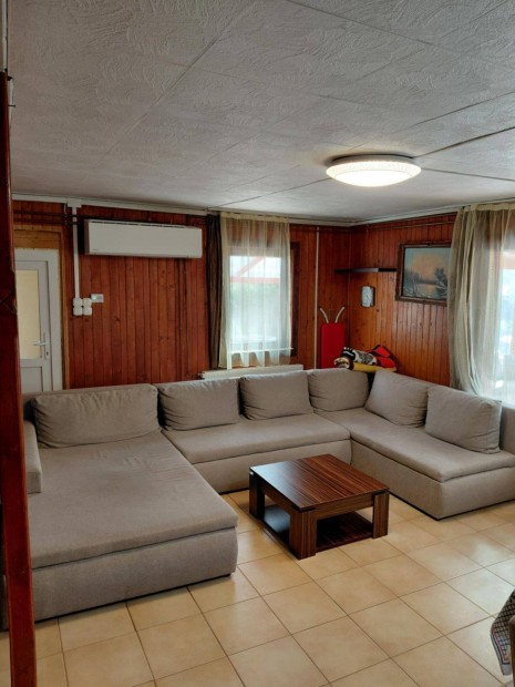 Elad� Ny�regyh�za S�st�f�rd� csal�di h�z