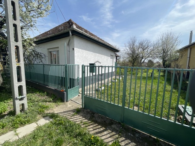 Eladó ÖNÁLLÓ családi ház NAGY TELKEN Turán!