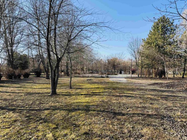 Elad� �SSZK�ZM�VES LAK��VEZETI �P�T�SI TELEK AG�RDON!